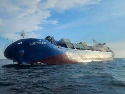 У побережья Пхукета произошёл крупный разлив нефти после аварии грузового судна