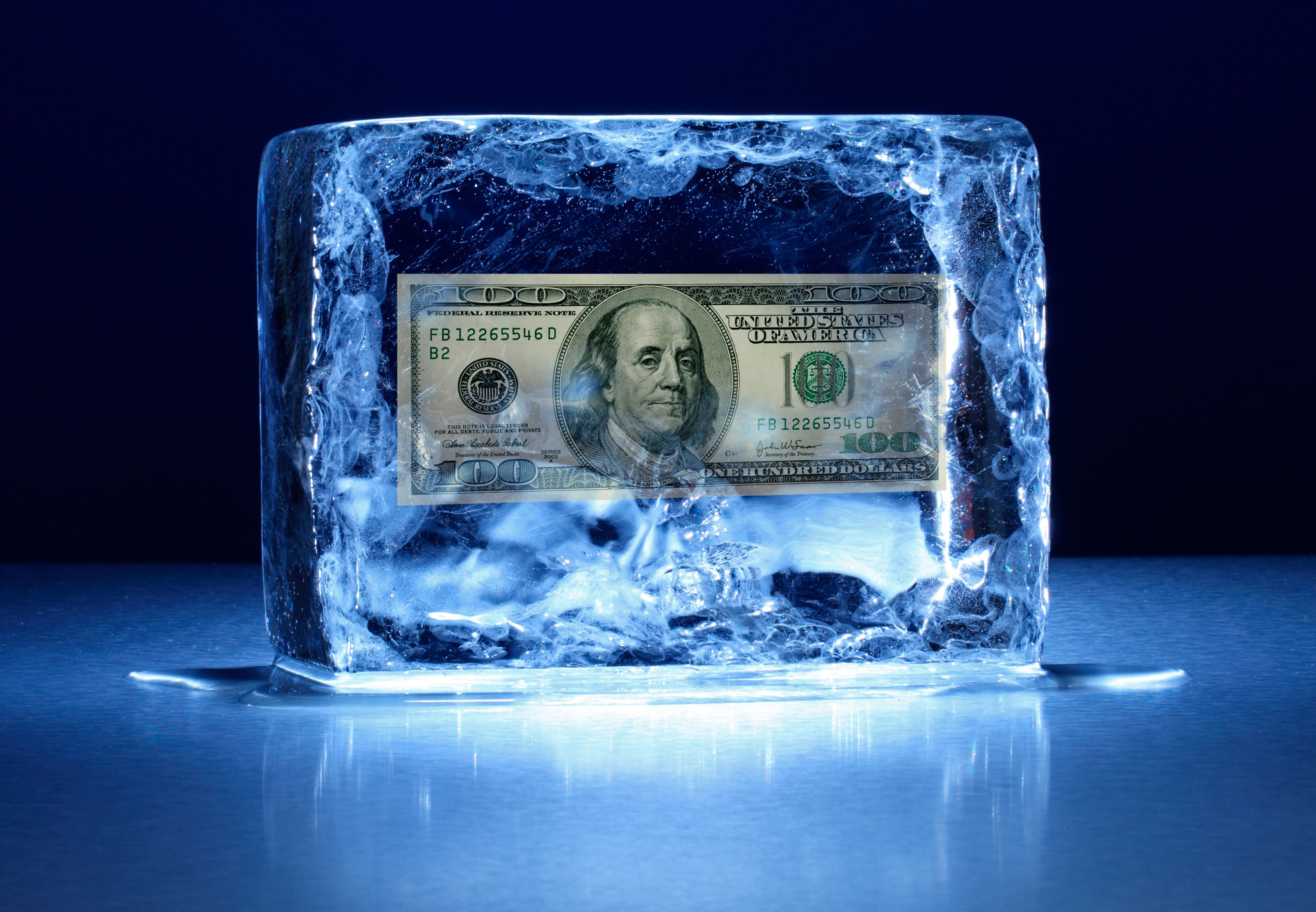 Заморозка денег. Замороженные деньги. Деньги во льду. Замораживание денег. Замороженные Активы.