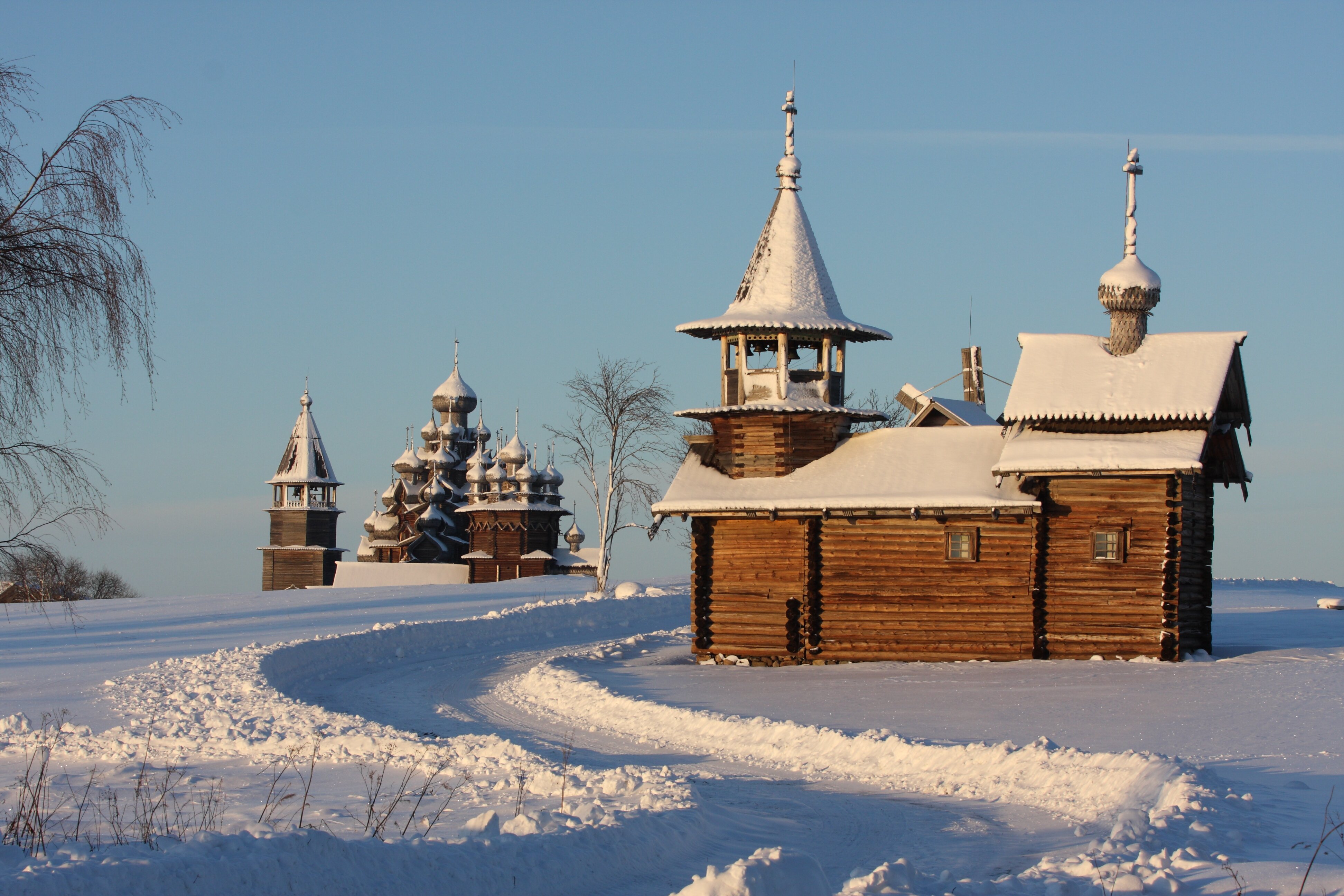 Музей заповедник русского севера. Музей-заповедник «Кижи» зима. Кижи музей-заповедник зимой. Остров Кижи зимой. Остров Кижи Карелия.