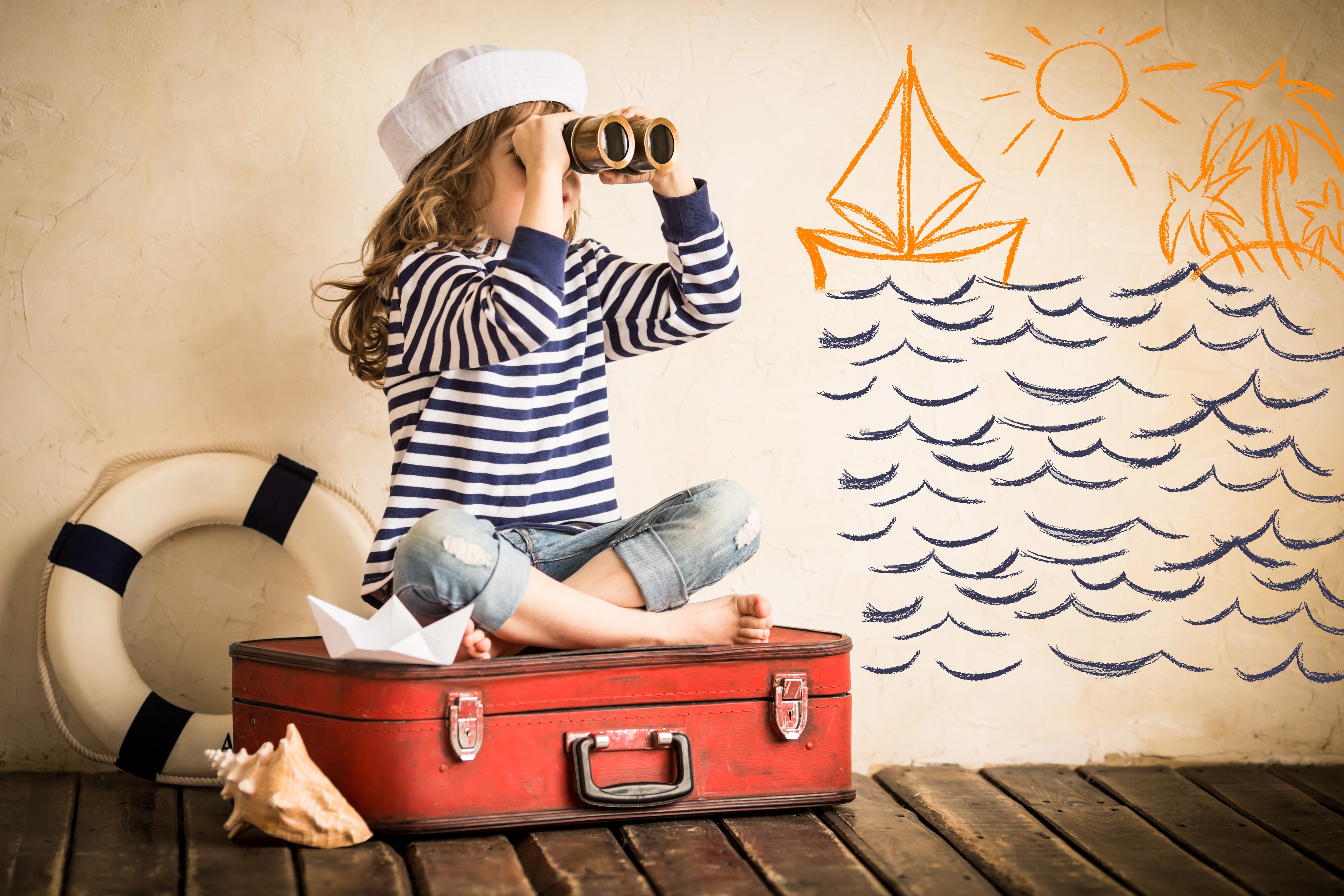 Собран он как самый. Мечтать о путешествии. Фотосессия с чемоданом дети. Фотосессия с чемоданом. Чемодан на море.