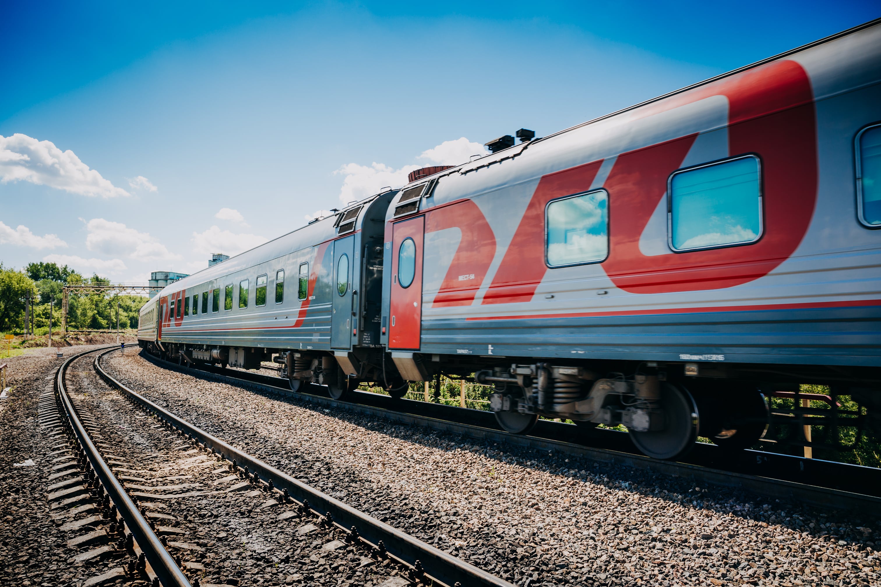 Жд тур на поезде. РЖД Russian Railways. Пассажирский поезд. Российские поезда. Российские пассажирские поезда.