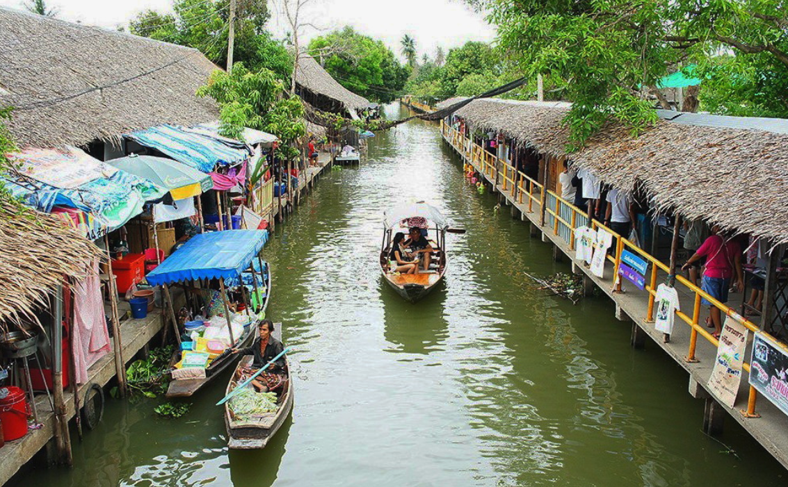 Каналы бангкока. Река Чаупхрая в Бангкоке. Бангкок клонги. Бангкок водные каналы. Река Чао Прайя и клонги Бангкока.
